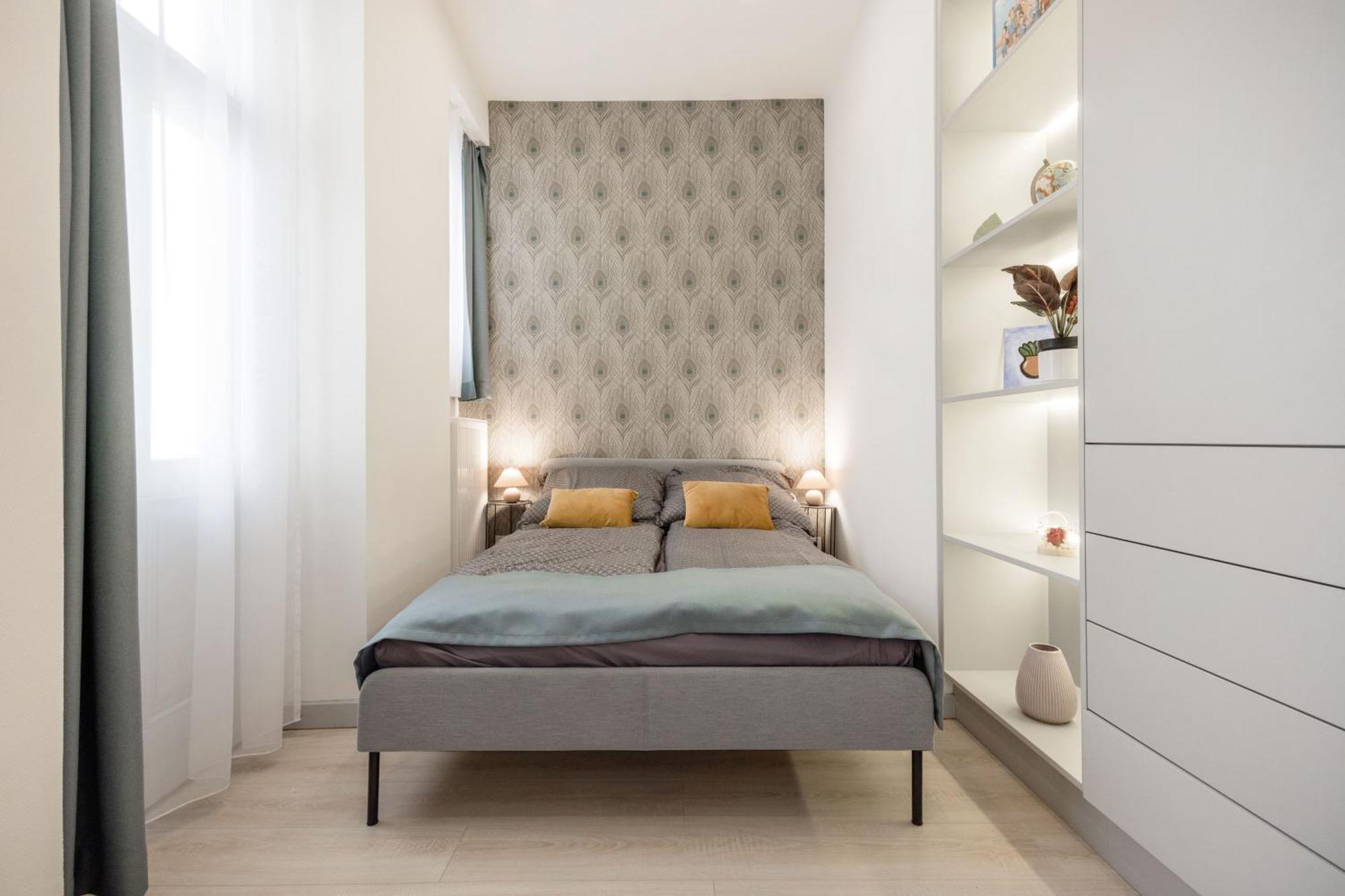 Elegant Two-bedroom In The Centre Apartment