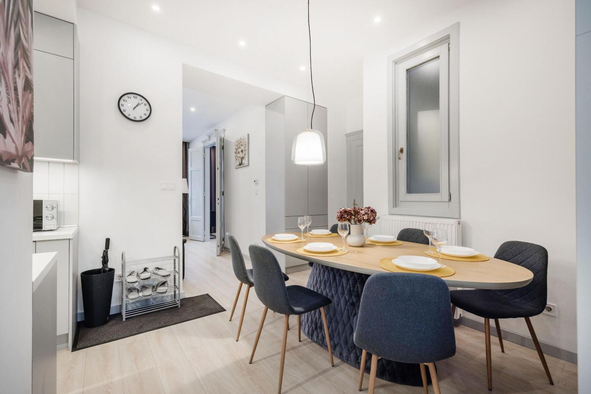 Apartment Elegant Two-bedroom In The Centre Budapest