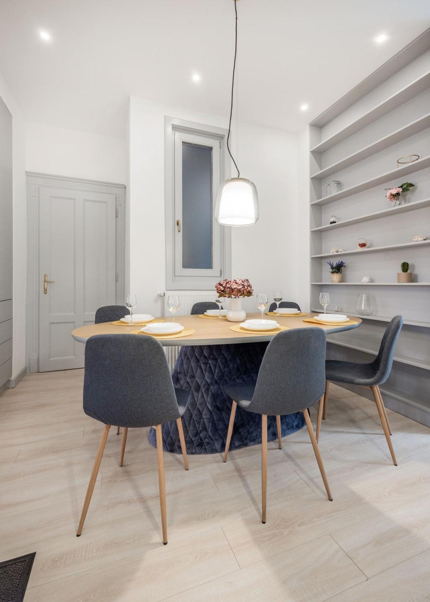 Elegant Two-bedroom In The Centre Apartament *
