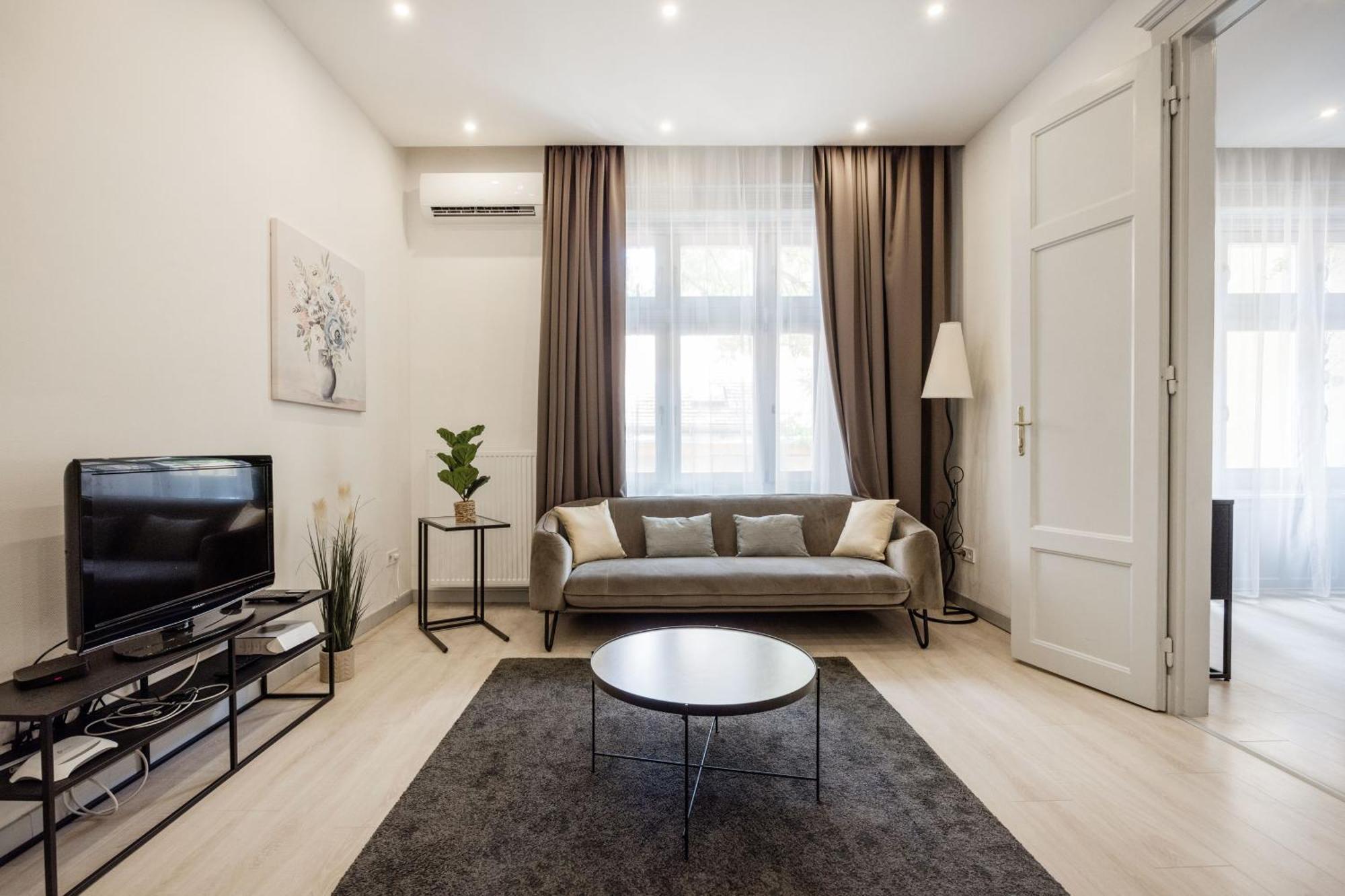 Elegant Two-bedroom In The Centre