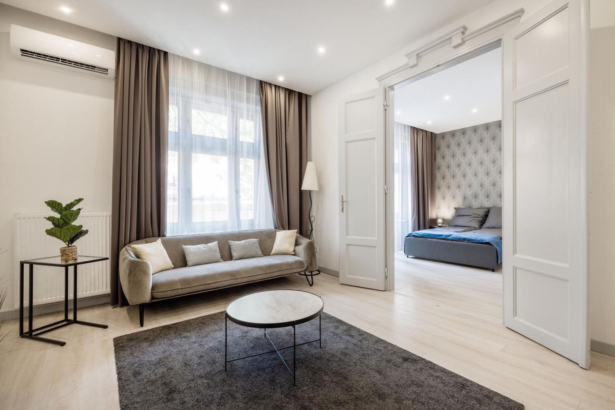 Elegant Two-bedroom In The Centre Apartment Budapest